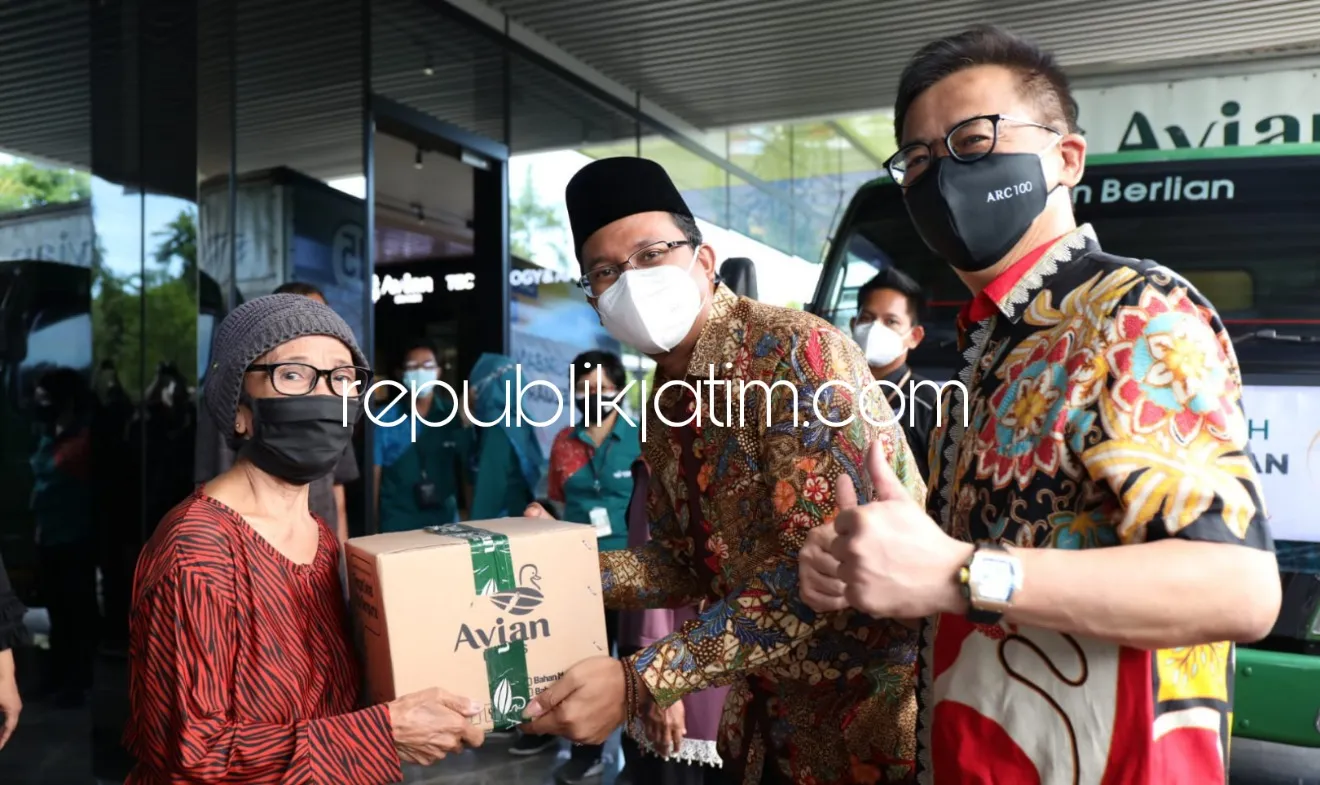 PT Avian Sumbang 2.000 Paket Sembako, Gus Muhdlor Ajak Pengusaha Sidoarjo Bantu Warga Terdampak Covid-19