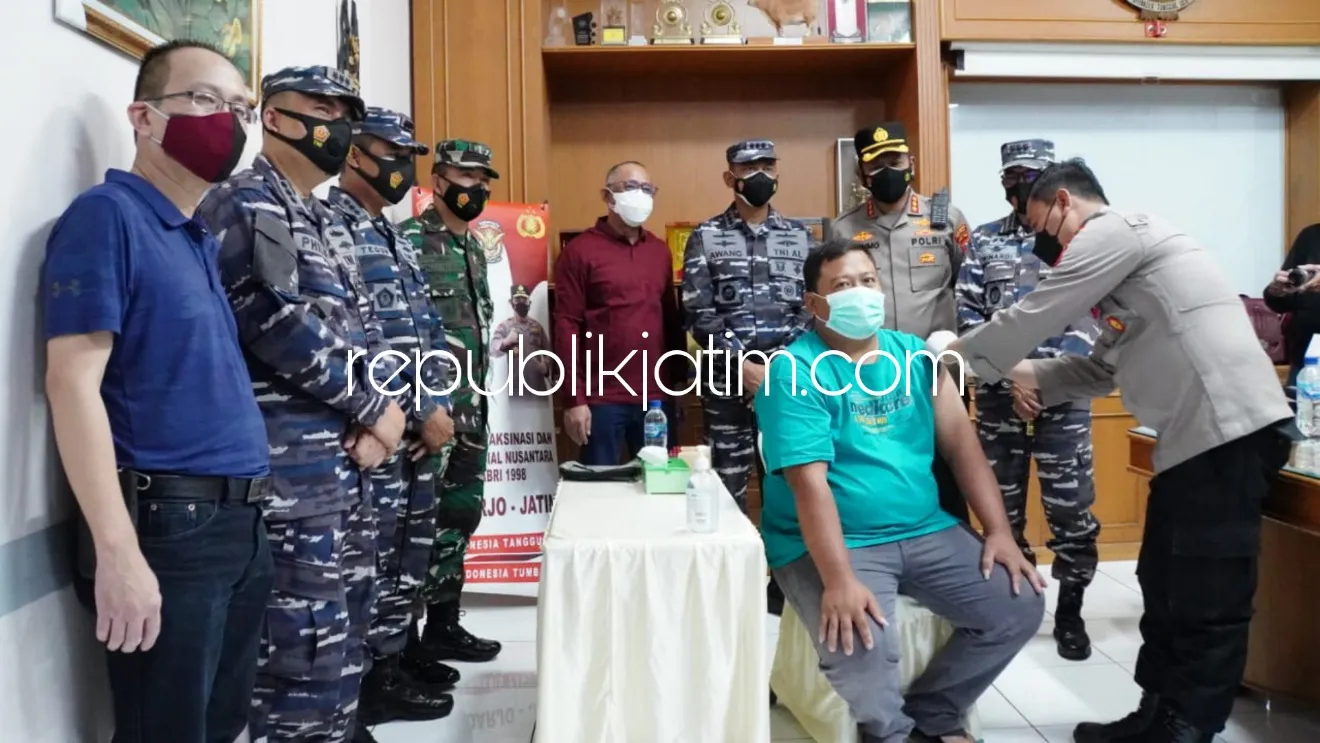 Alumni AKABRI 1998 di Sidoarjo Baksos Bagikan 500 Paket Sembako dan Vaksin 3.000 Dosis di Sidodadi Taman