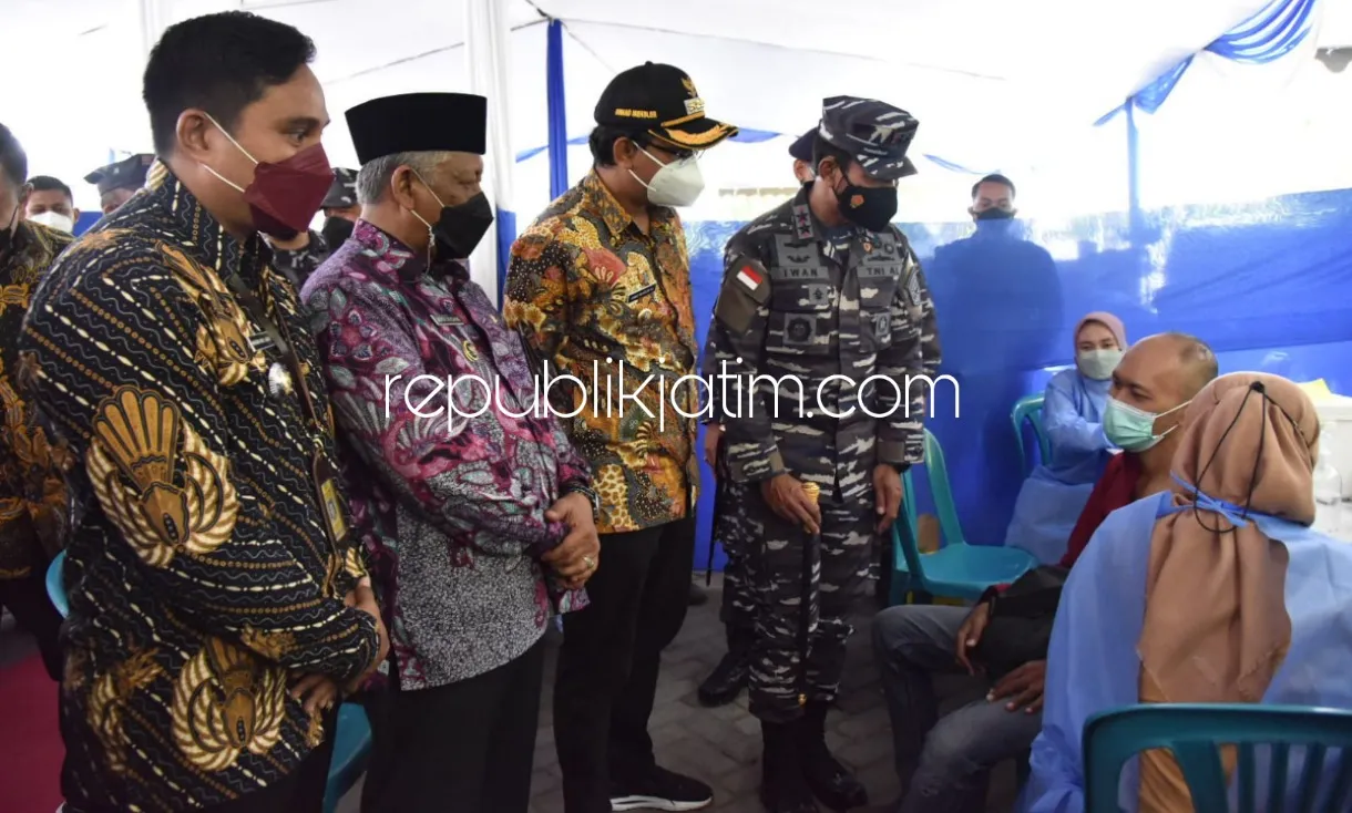 Tinjau Serbuan Vaksinasi Maritim, Bupati Sidoarjo Optimis Empat Hari Lagi Sidoarjo Masuk PPKM Level 1