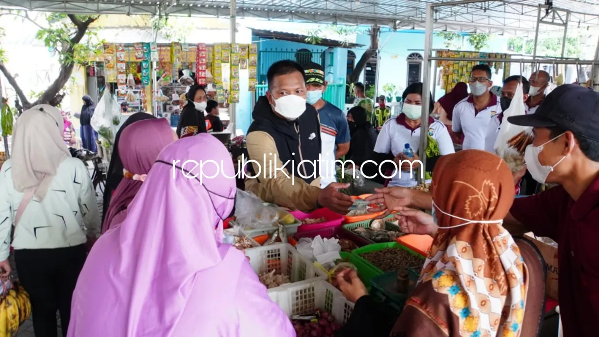 Kapolresta Sidoarjo Ajak Anggota Olahraga Sambil Sosialisasi Protokol Kesehatan dan Belanja ke Pasar