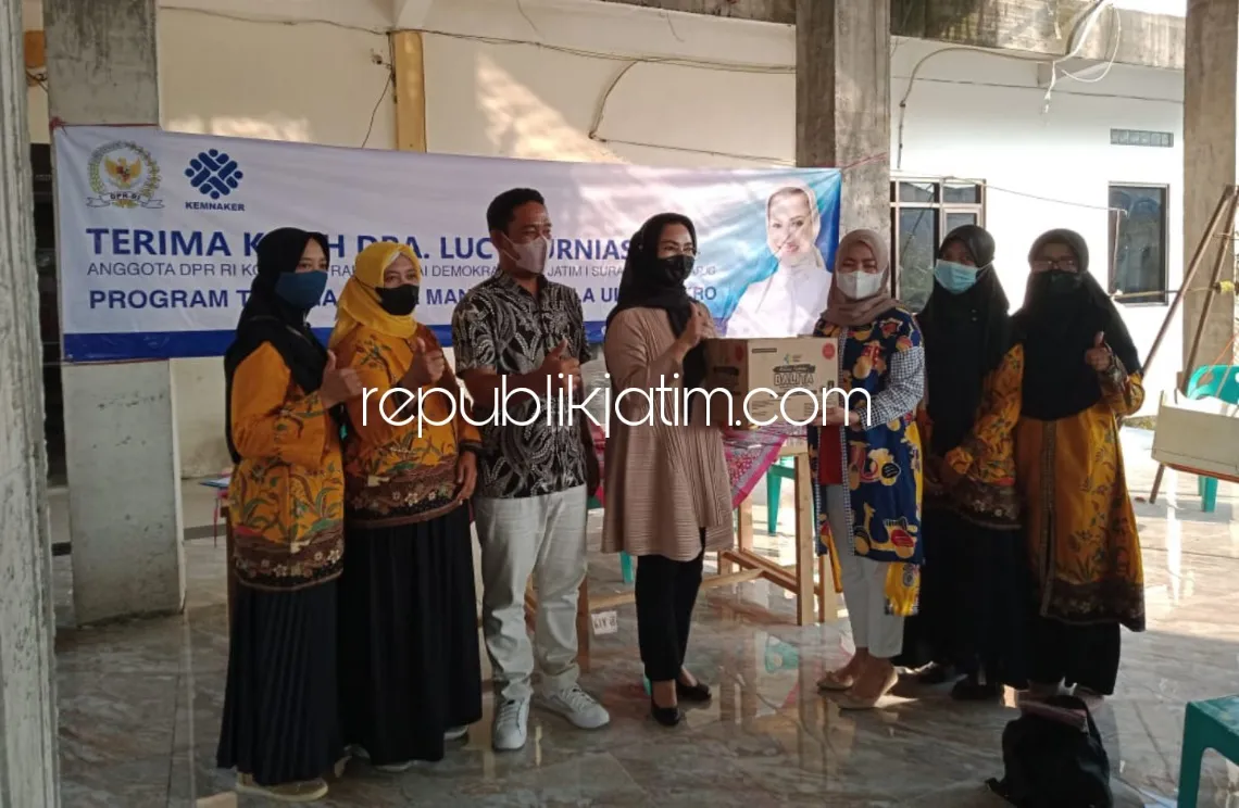 Anggota Komisi IX DPR RI Salurkan Bantuan TKM di Penambangan Balongbendo