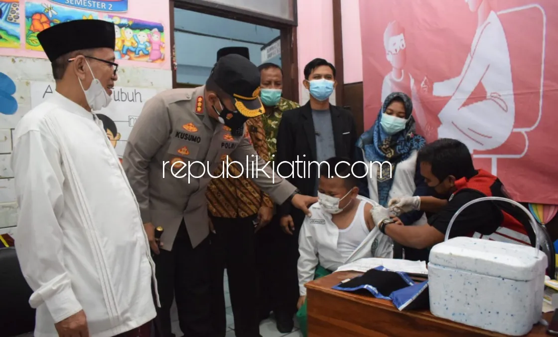 Kapolresta Sidoarjo Pantau Vaksinasi Merdeka 300 Anak di Yayasan Al Qodir Wage Taman