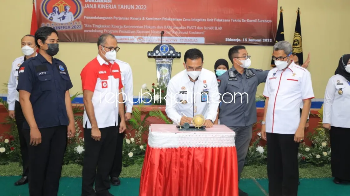 Disaksikan Irjen, Satker Pemasyarakatan Korwil Surabaya Deklarasikan Pelayanan Zona Integritas