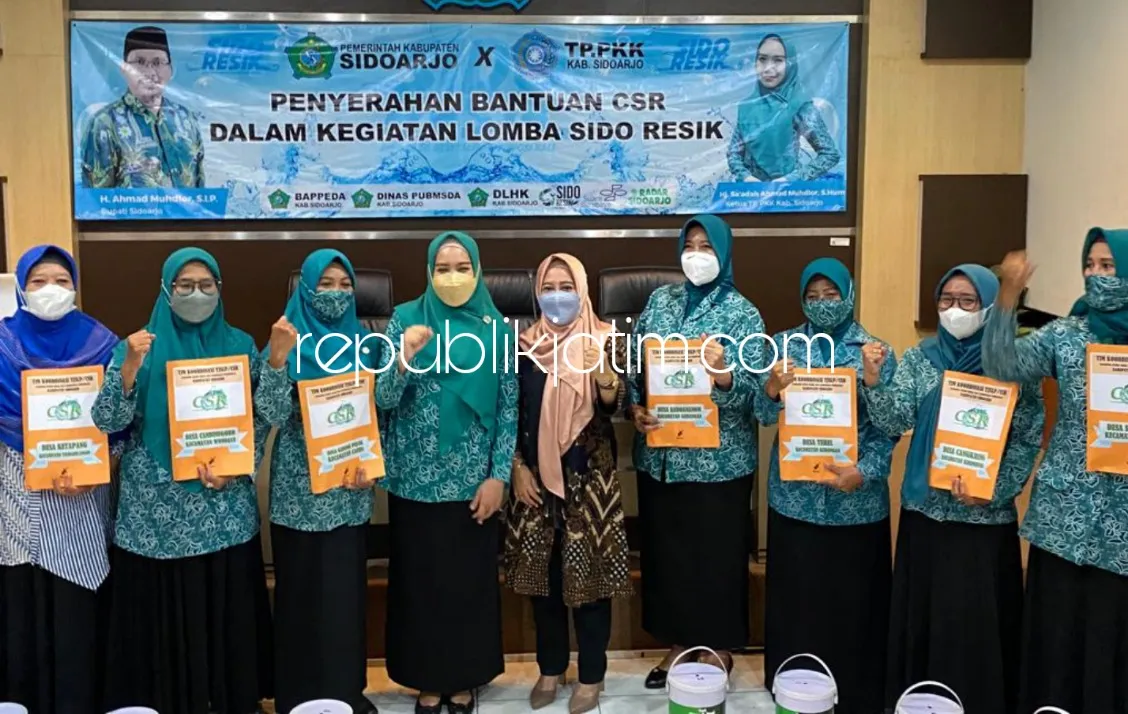 Ning Sasha Serahkan Bantuan CSR Bagi Delapan Desa Nominator Finalis Program Sidoresik