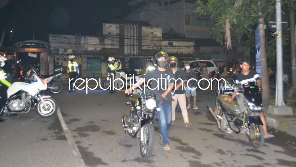 Diganjar Dorong Motor, Polisi Amankan 44 Motor Balap Liar di Alun-Alun dan JL A Yani Sidoarjo