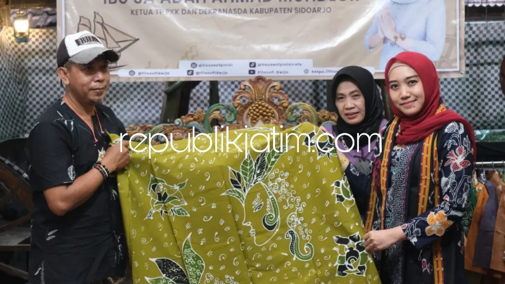 Istri Bupati Sidoarjo Motivasi Pelatihan Membatik Masker Painting di Sukodono