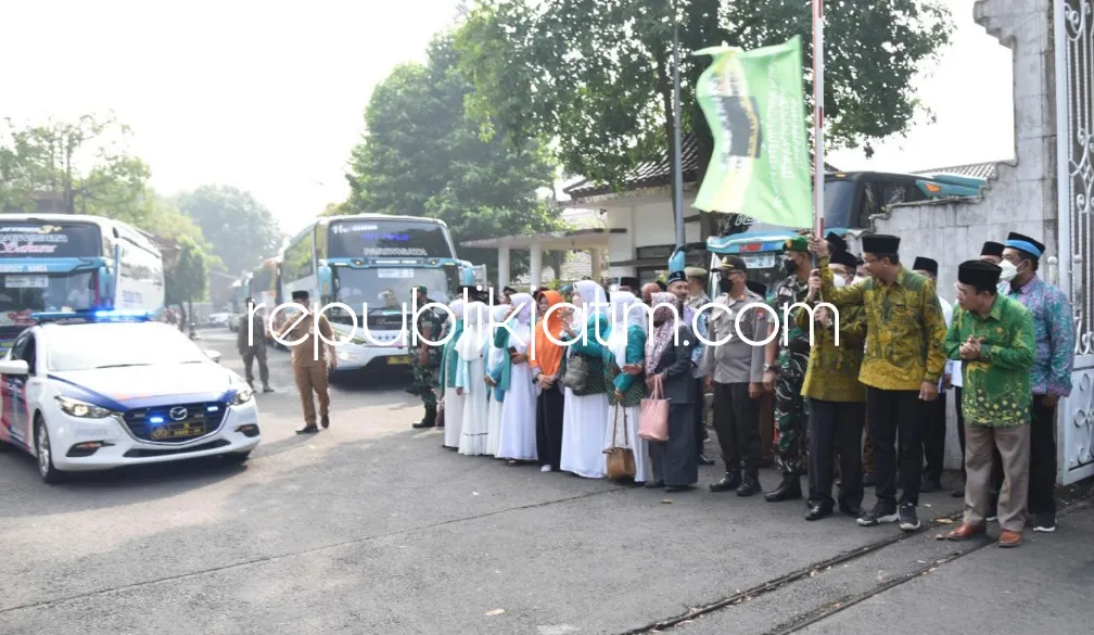 Gus Muhdlor Berangkatkan Kloter Terakhir Sebanyak 738 CJH Asal Sidoarjo