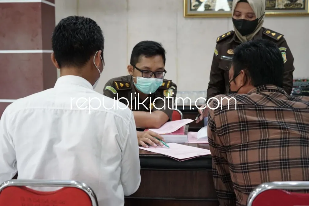Dua Dirut Tersangka Tindak Pidana Perpajakan Diserahkan Penyidik Kanwil DJP Jatim II ke Jaksa Kejari Jombang