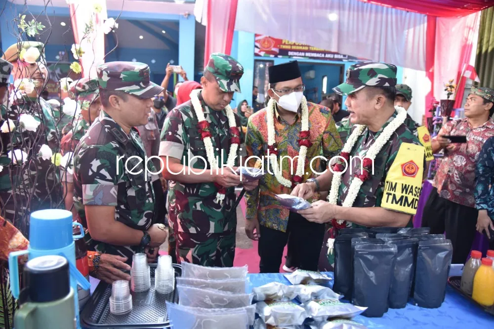 Bupati Sidoarjo dan Asintel Kasad Tinjau TMMD 2022 di Rejeni Krembung, Resmikan Perpustakaan dan Pavingisasi