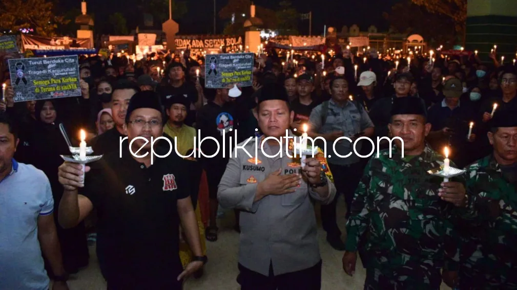 Doa Bersama Warga Sidoarjo di Stadion Gelora Delta untuk Tragedi Kanjuruhan Malang Tidak Terulang Lagi