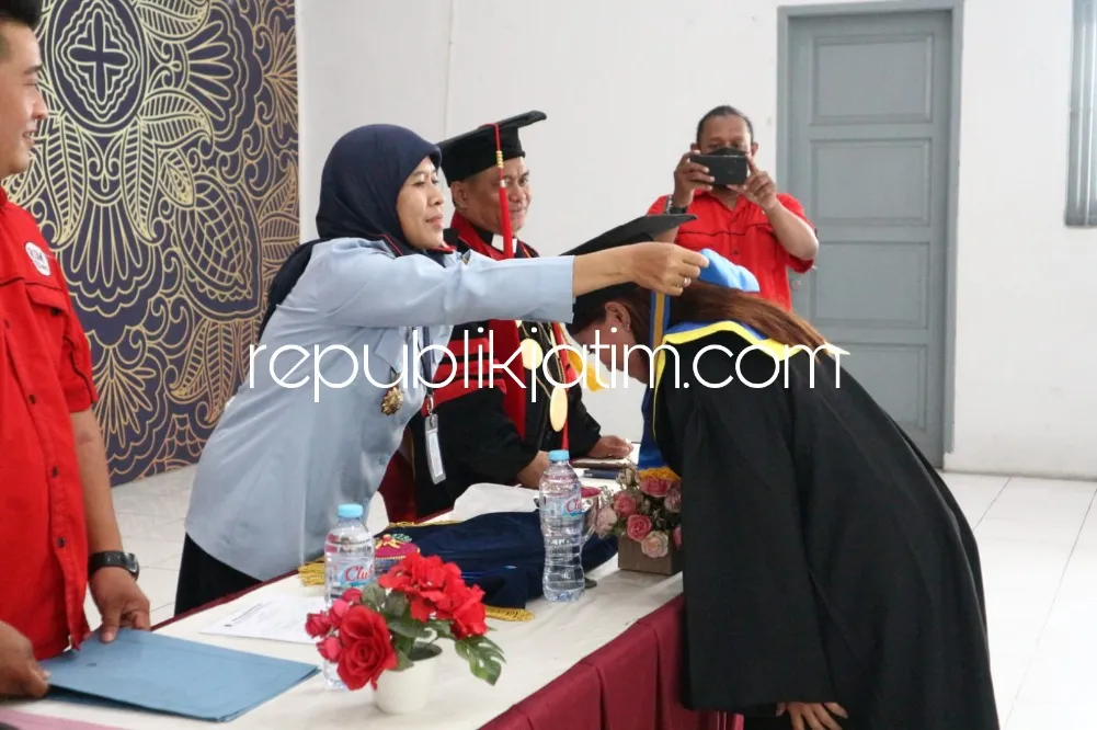 Tiga Warga Binaan Rutan Perempuan Surabaya Diwisuda Jadi Sarjana Dari Balik Penjara