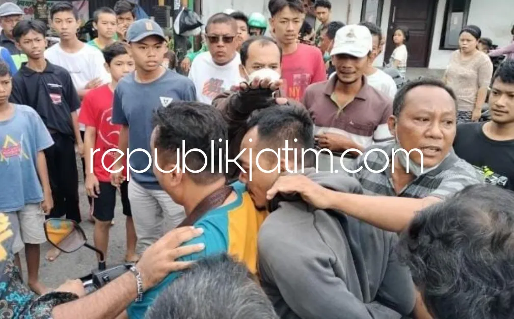 Gondol Tas Ibu-Ibu Belanja di Toko Kelontong, Pria Asal Sukodono Dihajar Massal Warga Boro Tanggulangin