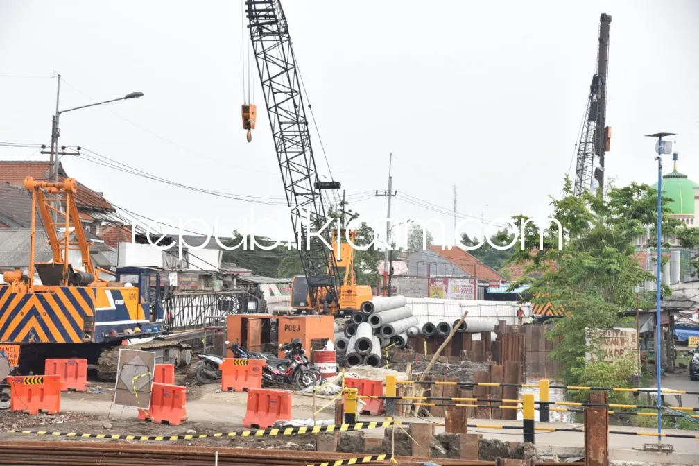 Progres Proyek Flyover JPL 64 Krian dan JPL 79 Tarik Mulai Masuki Tahap Pemasangan Tiang Pancang