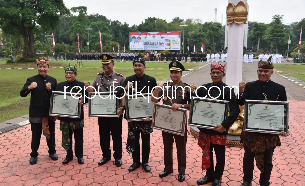 Harjasda ke 164, Bupati Sidoarjo Bagi - Bagi Penghargaan untuk Forkopimda Ajak Semua Pihak Dukung Pembangunan