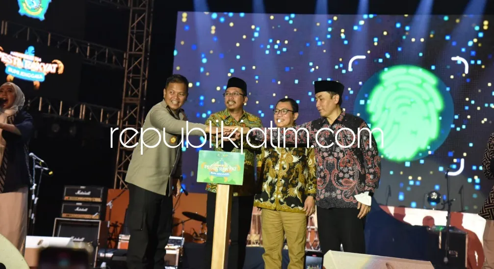 Pesta Rakyat Harjasda ke 164, Ribuan Warga Dihibur Denny Caknan dan Charly, Bupati Sidoarjo Kenalkan Layanan Sipraja