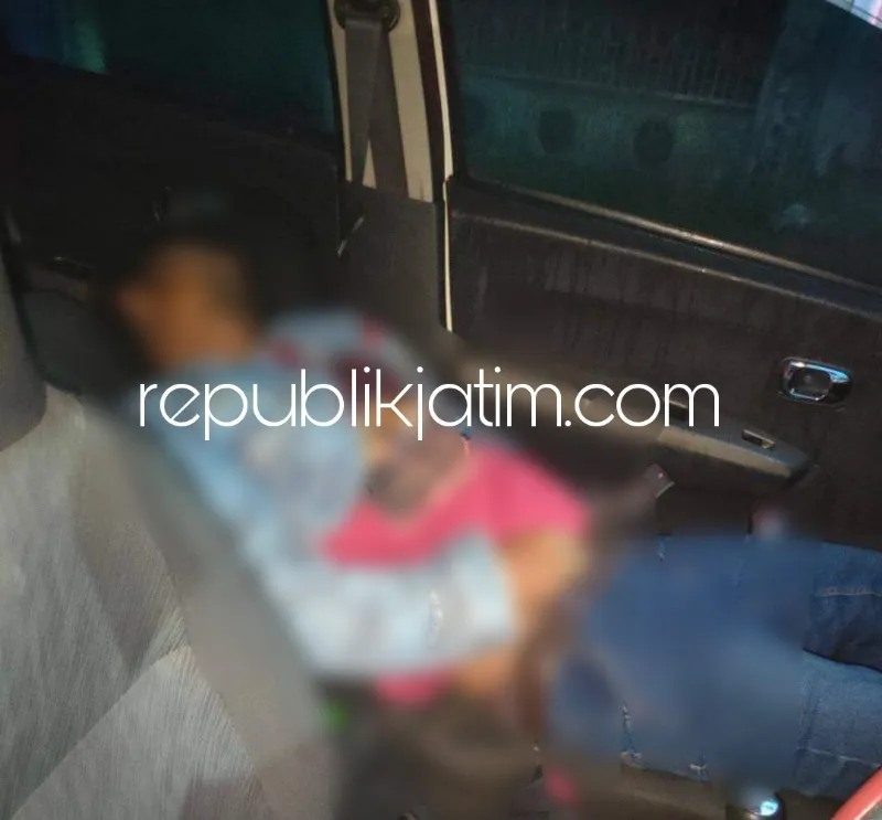 Saat Macet di Trosobo Taman, Pengemudi Mobil Agya Asal Jember Tewas Mendadak
