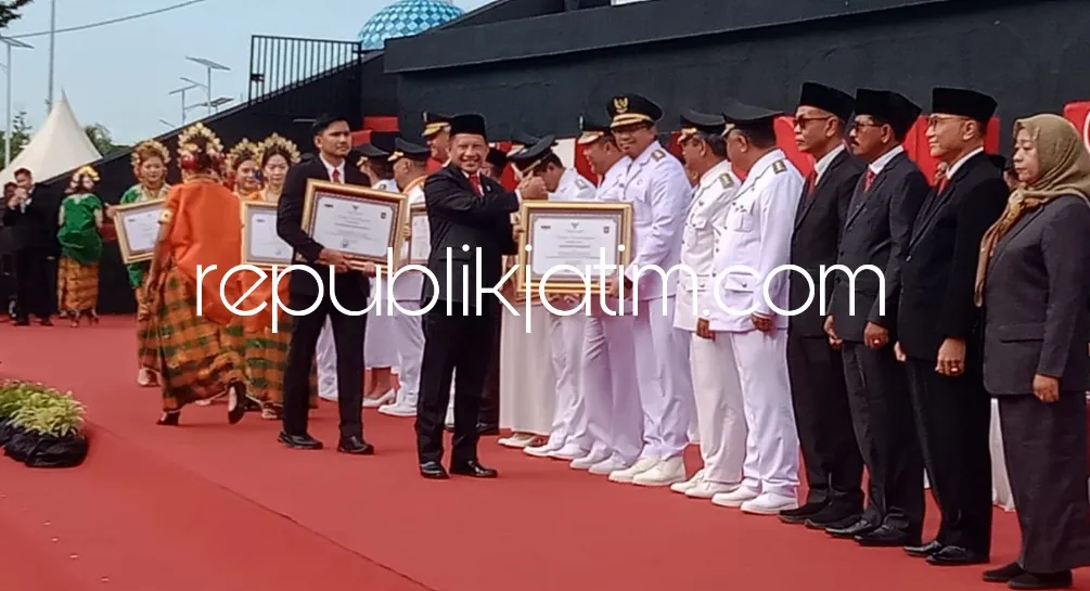 Raih Penghargaan Berkinerja Terbaik Nasional, Gus Muhdlor Ajak Warga Kawal Terus Kerja Pemkab Sidoarjo