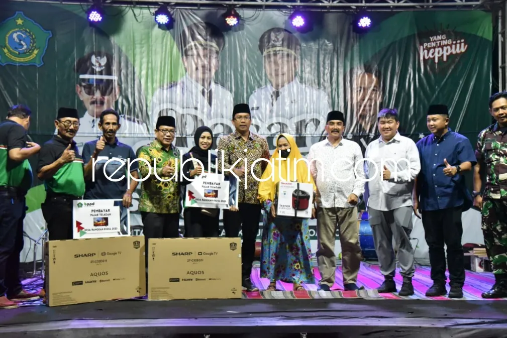 Buka Pasar Rakyat Sidobangkit, Gus Muhdlor Minta Pemdes Peduli Nasib UMKM Seperti Desa Rangkah Kidul