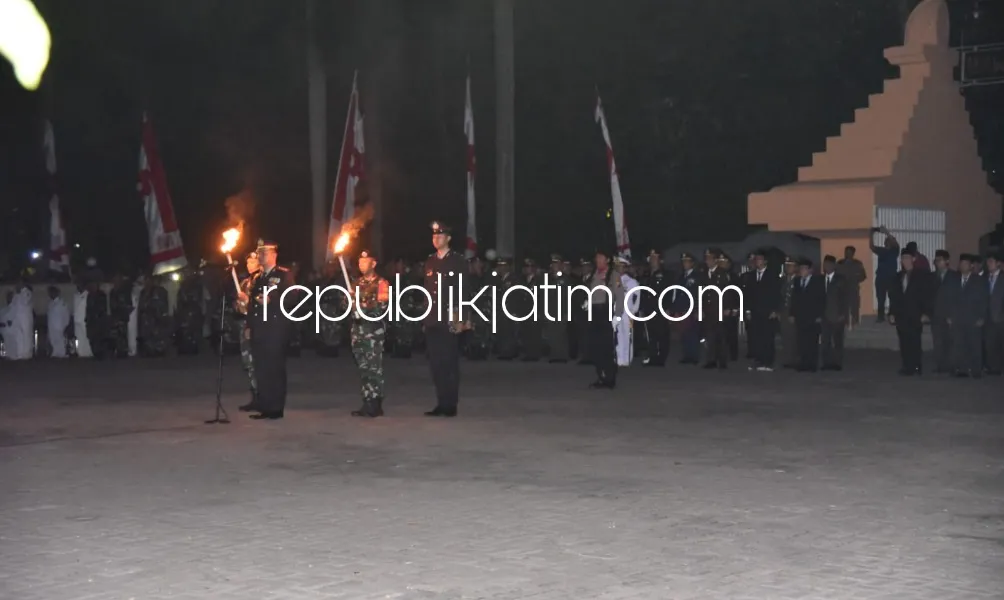 HUT Kemerdekaan RI ke 78, Bupati dan Forkopimda Sidoarjo Apel Kehormatan dan Renungan Suci di TMP