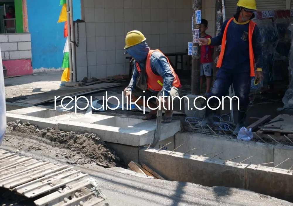 Gus Muhdlor Apresiasi Proyek Betonisasi Geluran Taman - Suko Sukodono Capai 16 Persen