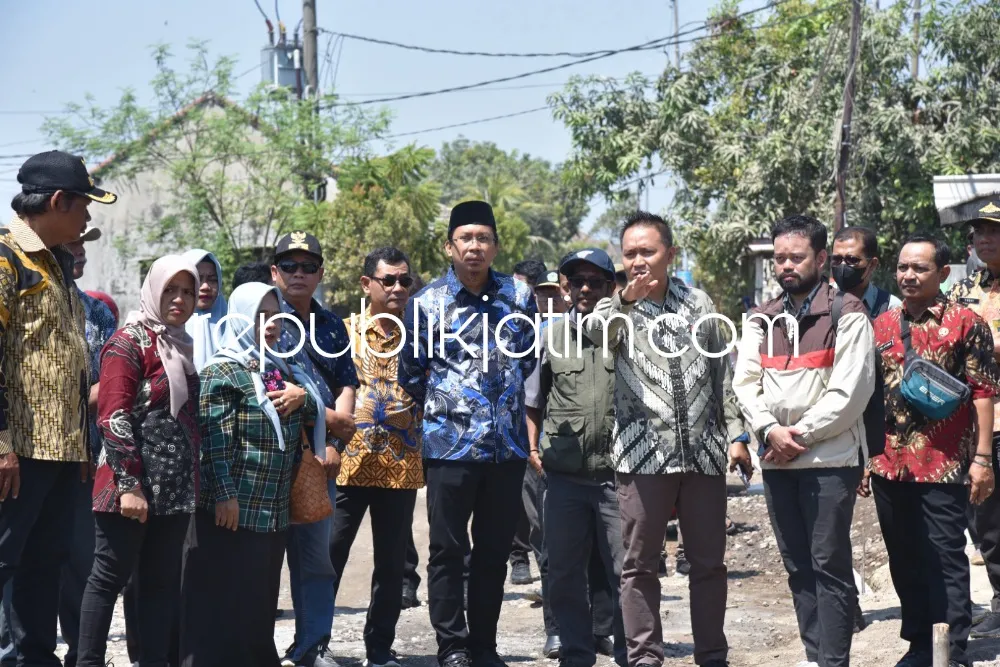 Hadiri Syukuran Warga, Gus Muhdlor Pantau Proyek Betonisasi Jalan Desa Banjarpanji Tanggulangin