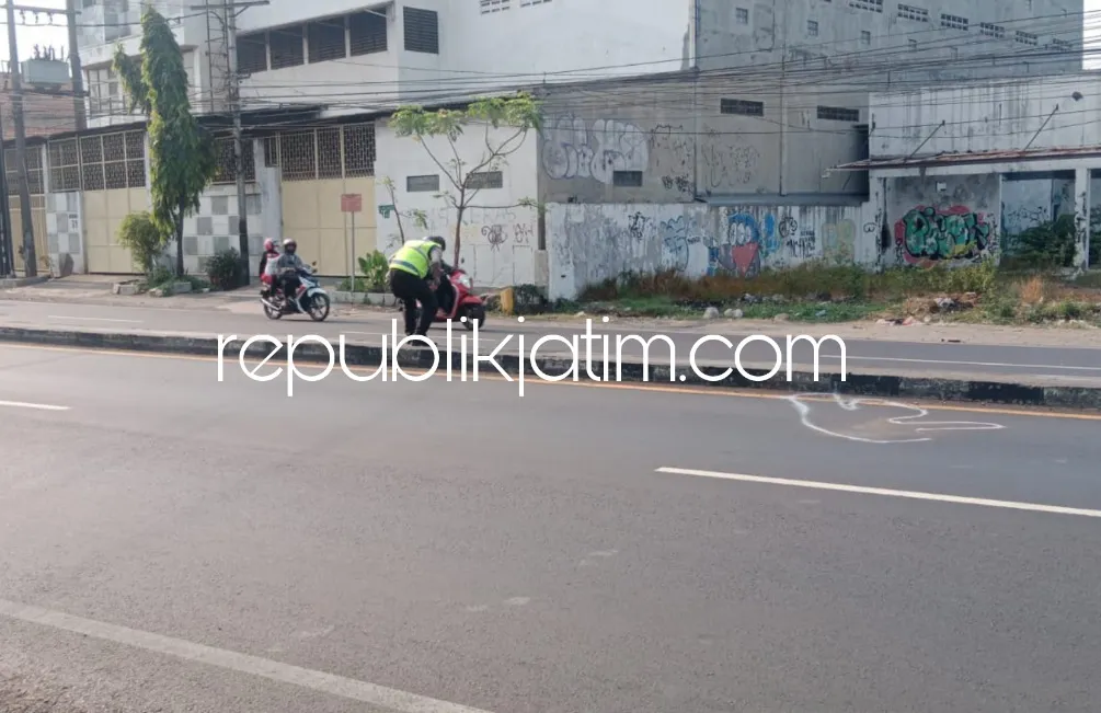 Motor Oleng Hingga Kepala Terbentur Aspal, Pelajar Pengendara Honda Beat Asal Surabaya Tewas di JL Raya Kletek Taman