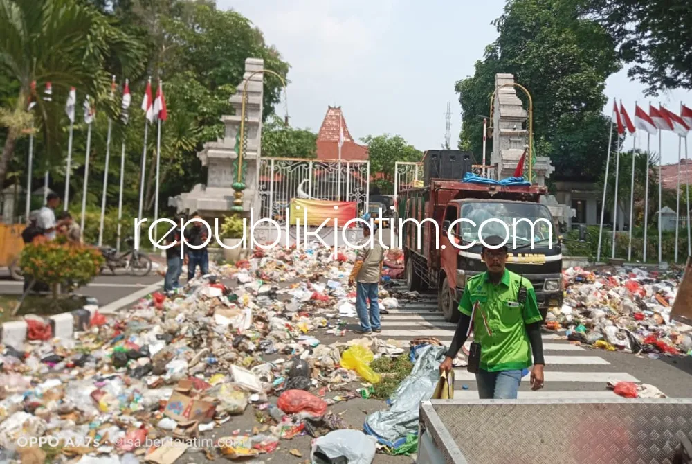 Dinilai Tak Etis dan Ganggu Warga, Aktivis Lingkungan Kecam Demo Buang Sampah di Depan Pendopo Sidoarjo