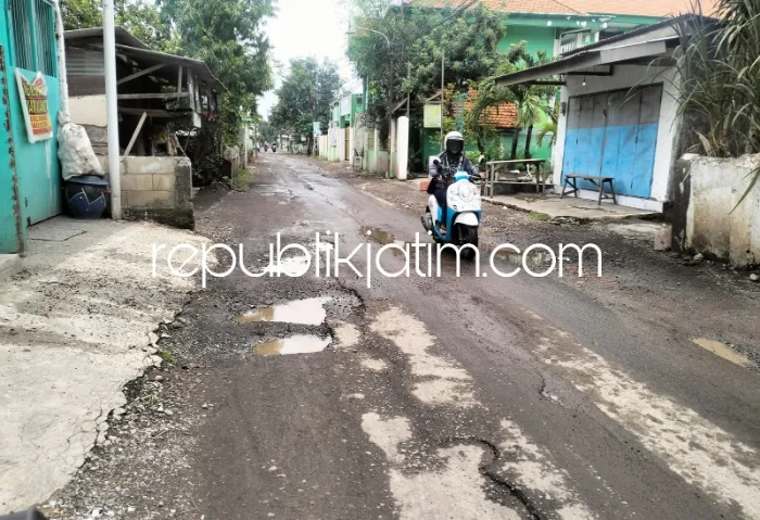 Jalan Rusak Berat Gemurung - Tebel Dikeluhkan Warga, Dipastikan Gus Muhdlor Dibeton Tahun 2024 Ini