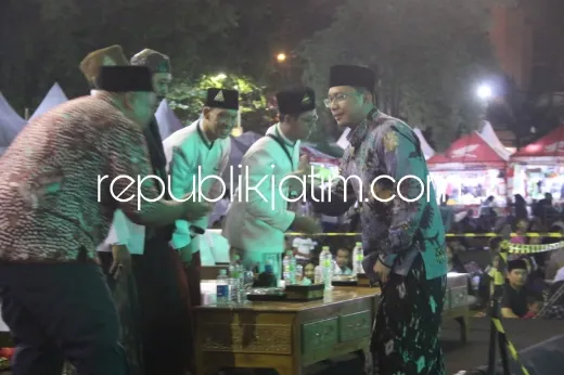 Munajat Malam 1.000 Bulan di Pasar Ramadan, Gus Muhdlor Ajak Warga Doakan Sidoarjo Lebih Sejahtera