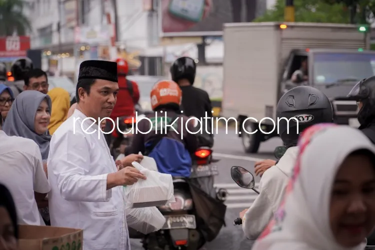 Salurkan CSR dan Bagi Takjil, Perumda Delta Tirta Sidoarjo Berbagi Kebahagiaan di Bulan Suci Ramadhan 1445 Hijriyah