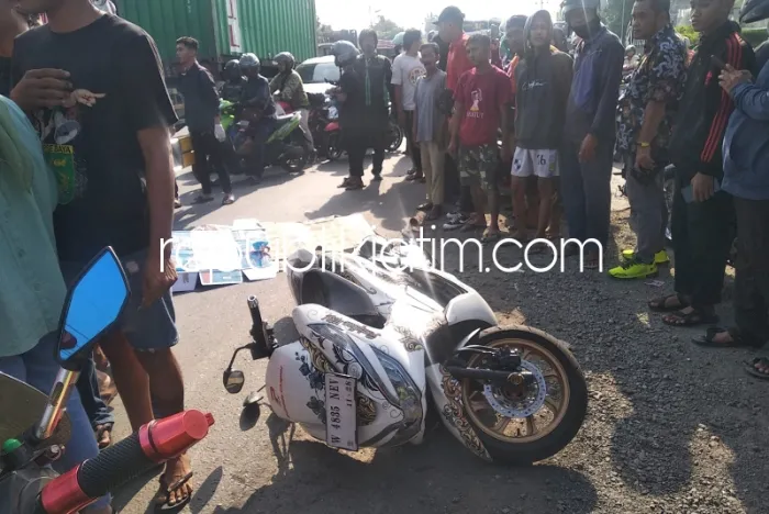 Mendahului dari Kiri, Perempuan Pengendara Motor PCX Tewas Terlindas Truk Trailer di Trosobo Sidoarjo