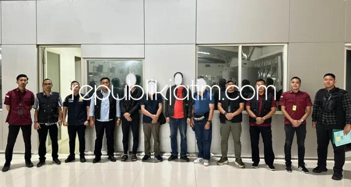 Pakai Visa Kunjungan Wisata Bekerja di Perusahaan, Imigrasi Tanjung Perak Deportasi 4 WNA Taiwan