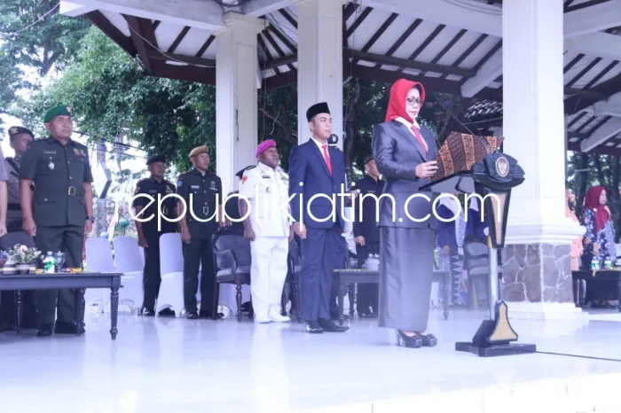 Diguyur Hujan, Pemkab Sidoarjo Tetap Semangat Gelar Upacara Peringatan Hari Otonomi Daerah Ke XXVIII