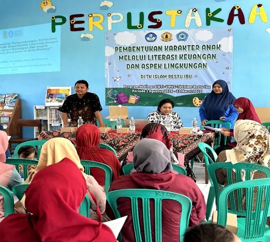 Tim Penmas UWKS Ajari Peningkatan Kapasitas Pengembangan Kurikulum Literasi Keuangan Dini di TK Islam Restu Ibu Malang