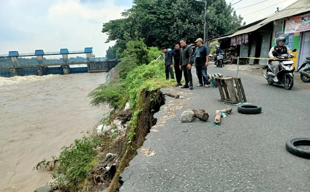 Dewan Sidoarjo Desak Dinas PUBM dan SDA Segera Perbaiki Jalan Ambrol Mliriprowo Tarik Gunakan Dana BTT
