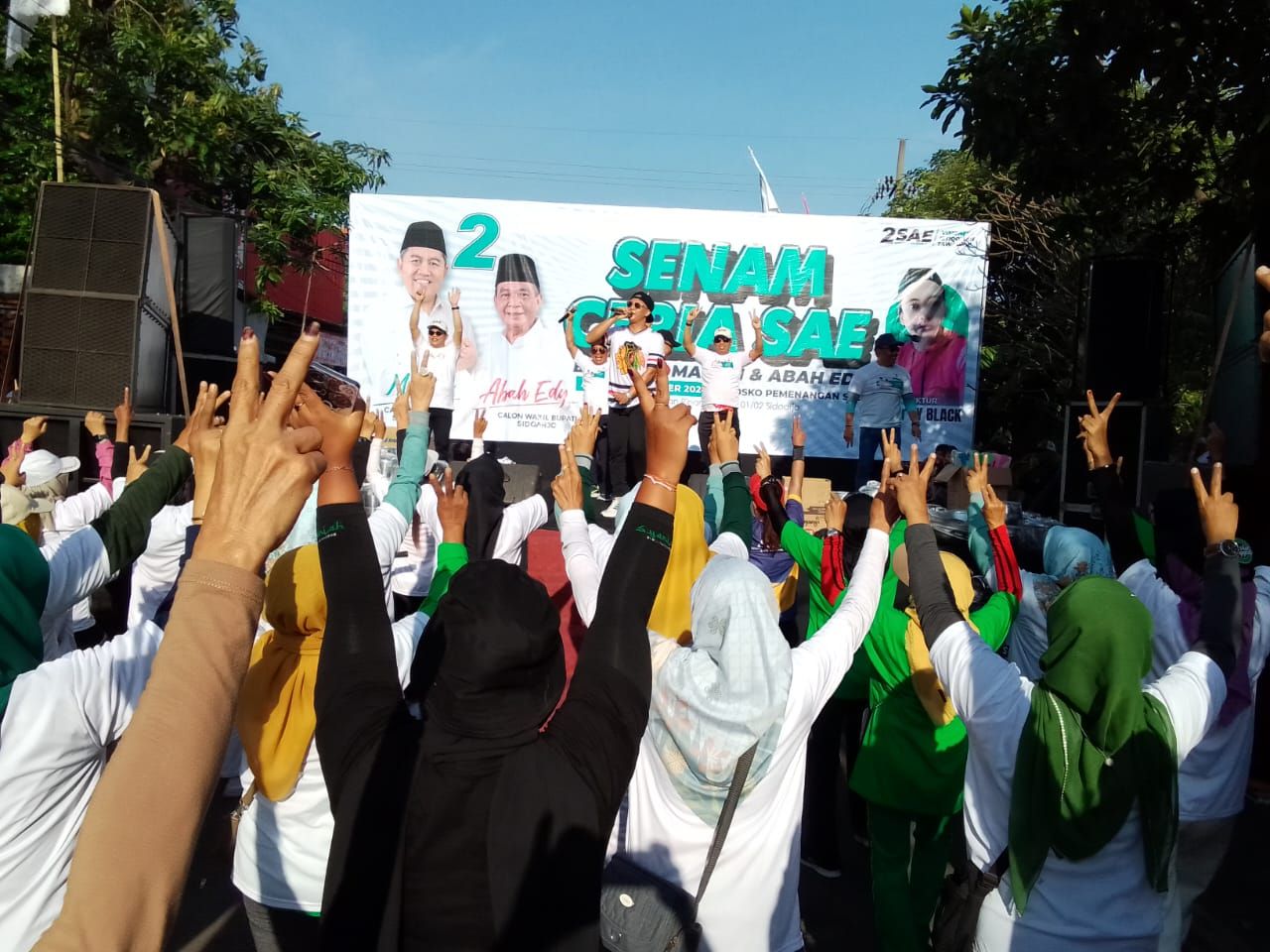 TIDAK TERUSIK - Ketua Tim Pemenangan Pasangan Calon (Paslon) Bupati dan Wakil Bupati, Achmad Amir Aslichin dan Edy Widodo (SAE), H Usman M Kes yang dilaporkan ke Badan Pengawasan Pemilu (Bawaslu) Sidoarjo tidak merasa terusik atas laporan itu.