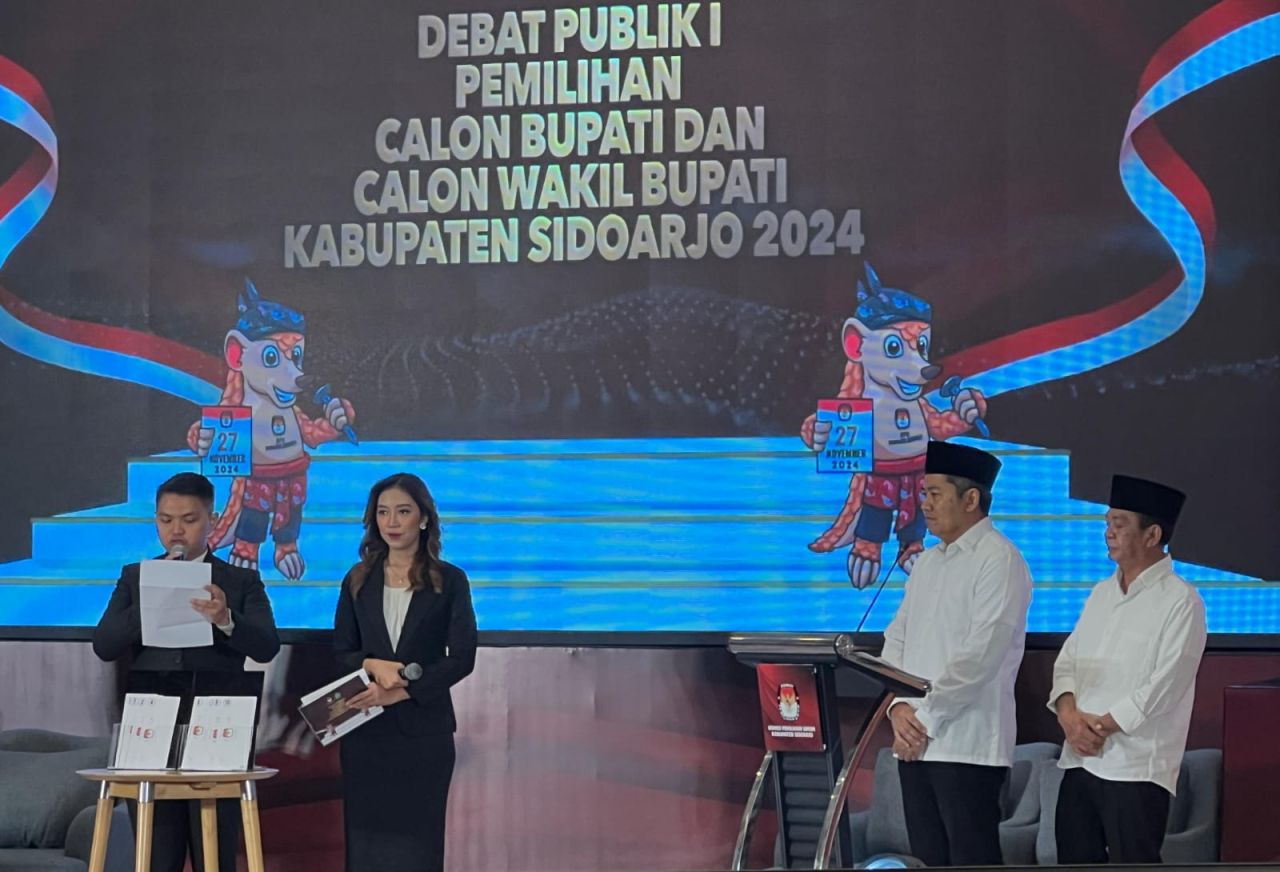 GELARAN DEBAT - Komisi Pemilihan Umum (KPU) Kabupaten Sidoarjo menggelar Rapat Koordinasi (Rakor) evaluasi sekaligus persiapan untuk menggelar debat ketiga kandidat Pilkada 2024 di Kantor KPU setempat, Sabtu (09/11/2024).