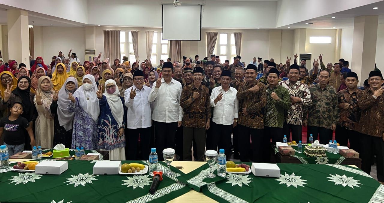 PAPARAN - Sidoarjo (republikjatim.com) - Pasangan Calon (Paslon) Bupati dan Wakil Bupati (Wabup) Sidoarjo, Achmad Amir Aslichin dan Edy Widodo (SAE) memenuhi undangan acara konsolidasi Pengurus Daerah (PD) Muhammadiyah Sidoarjo, Minggu (10/11/2024).
