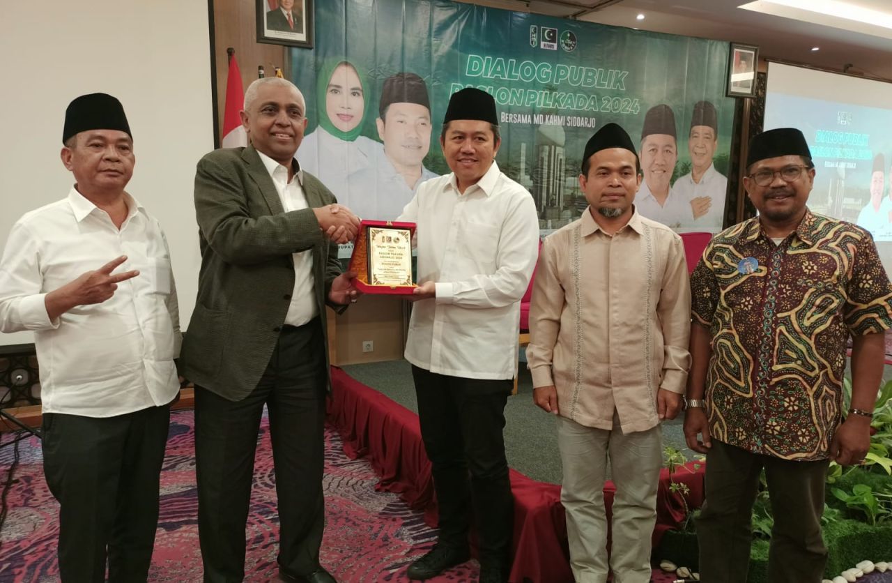 DIALOG - Majelis Daerah Korps Alumni HMI (MD KAHMI) Kabupaten Sidoarjo menggelar Dialog Publik bersama Pasangan Calon (Paslon) Bupati dan Wakil Bupati Sidoarjo nomor urut 1 dan nomor urut 2 di Hall Flamboyan FAve Hotel, Sidoarjo Senin (11/11/2024) malam.
