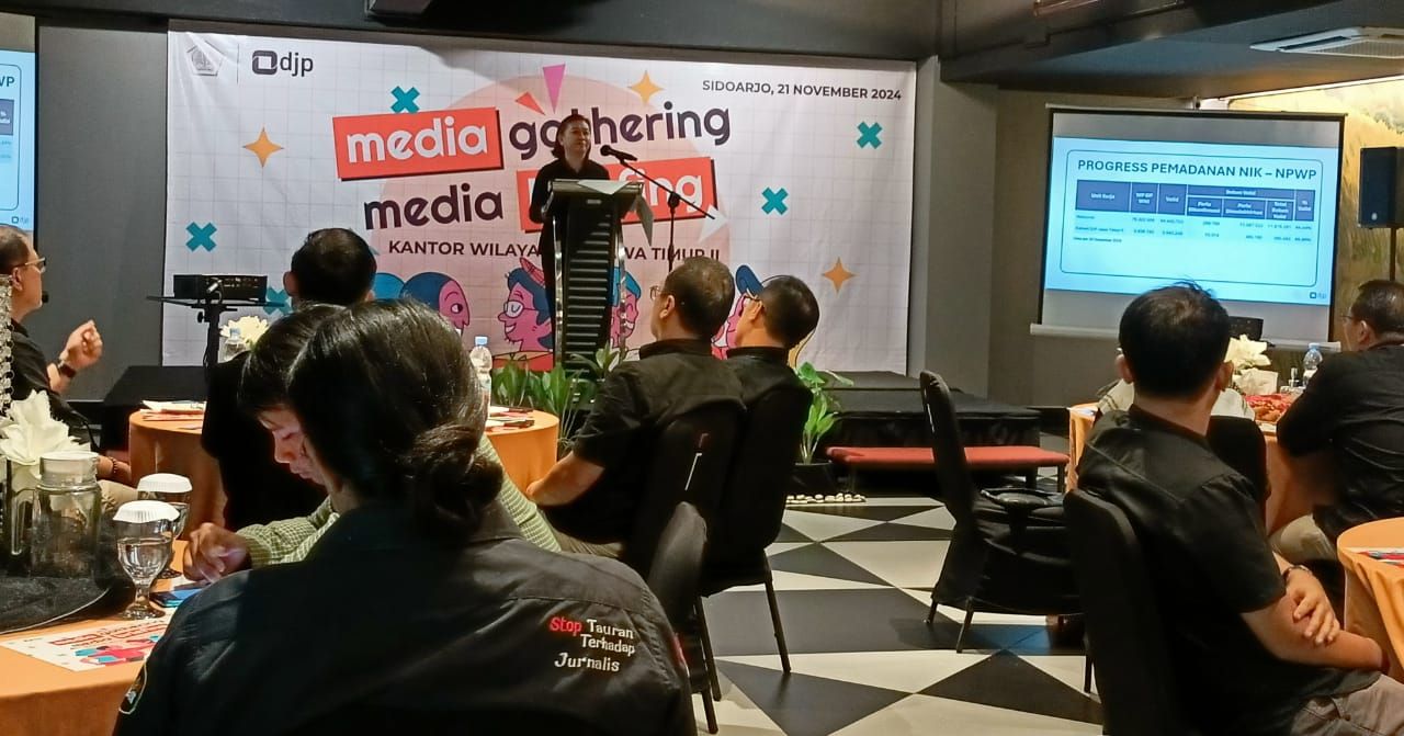 GATHERING - Kepala Kanwil DJP Jawa Timur II (DJP Jatim II), Agustin Vita Avantin membuka acara Media Gathering dan Breafing bersama puluhan media televisi, radio, cetak serta media online di Luminor Hotel, Sidoarjo, Kamis (21/11/2024).