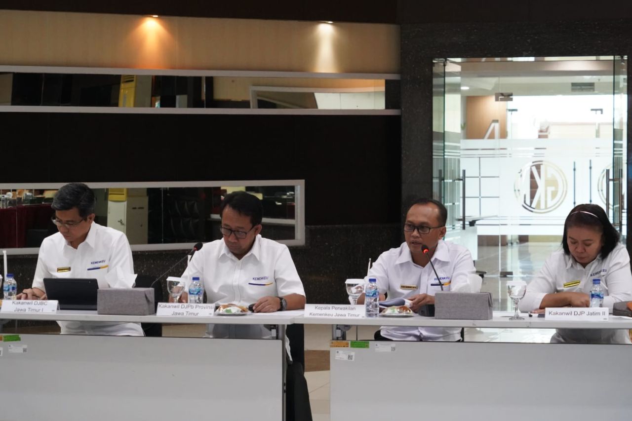 KETERANGAN - Perwakilan Kemenkeu Provinsi Jatim menggelar press conference APBN KiTa Regional Jawa Timur sampai tanggal 31 Oktober 2024 bertempat di Aula Lantai 4 Gedung Keuangan Negara II JL Dinoyo No111 Surabaya, (25/11/2024).