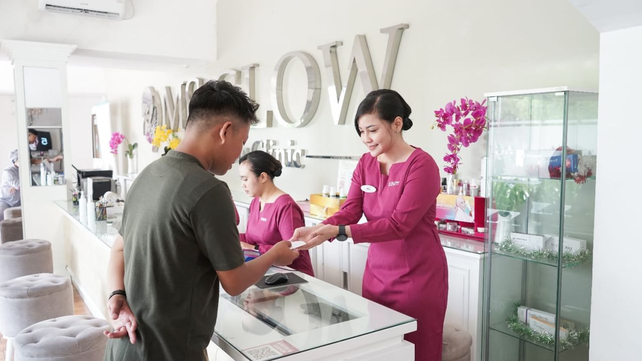 DISKON - Sebagai kepedulian dan partisipasi menyemarakkan pesta demokrasi, Pemilu Damai Rabu (27/11/2024) besok, ada layanan istimewa dari MS Glow Aesthetics Surabaya dengan diskon 5 persen usai pelanggan menyampaikan aspirasi hak pilihnya di Tempat Pemun