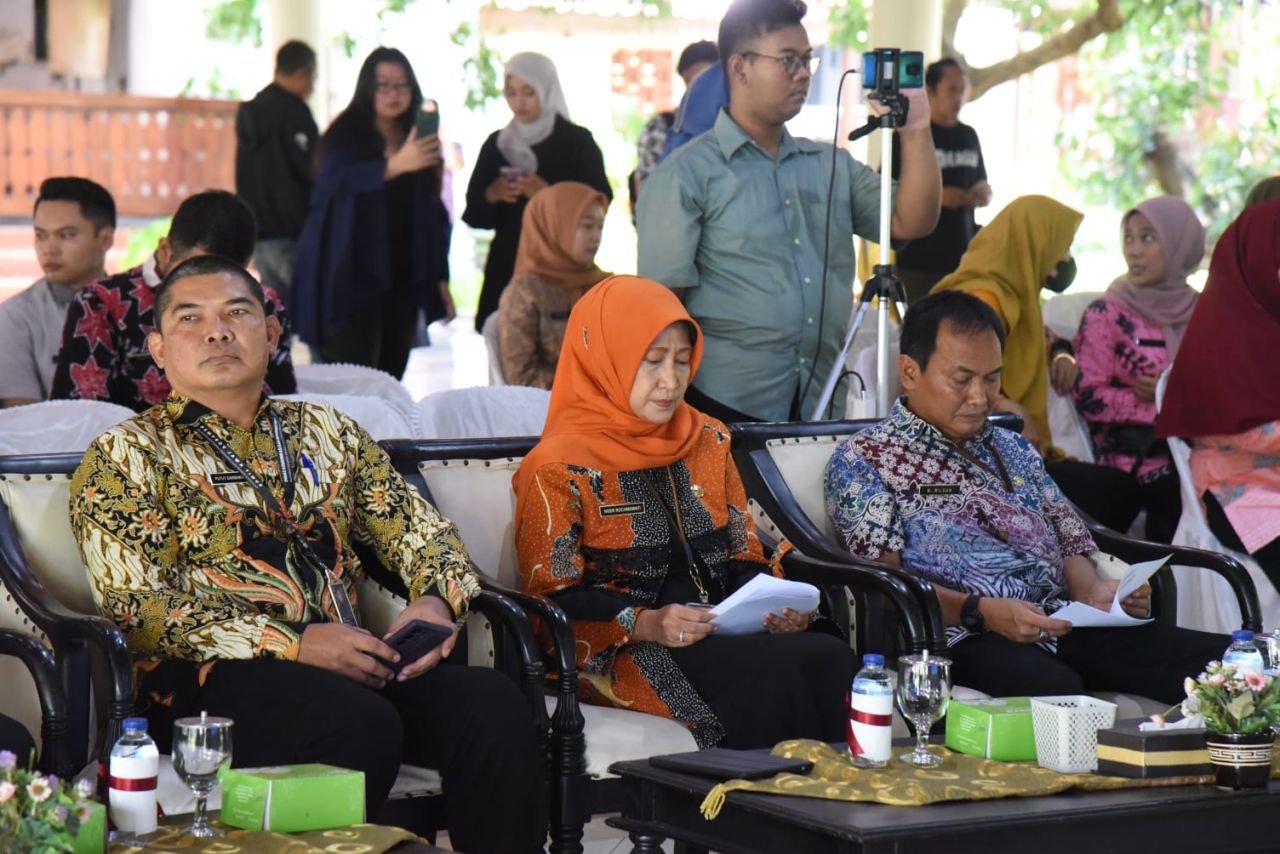FORUM - Pemkab Sidoarjo mengoptimalkan peran Badan Koordinasi Hubungan Masyarakat (Bakohumas) untuk menjaga ketahanan informasi nasional bersama Humas di setiap OPD Pemkab Sidoarjo di Rakor Bakohumas di Pendopo Delta Wibawa, Kamis (28/11/2024).