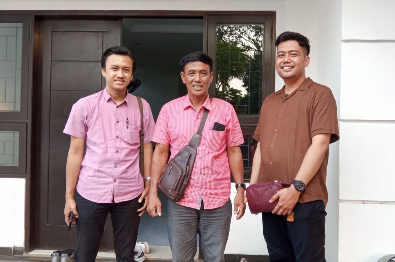 KETERANGAN - Badan Pengawas Pemilihan Umum (Bawaslu) Sidoarjo memanggil Kepala Desa (Kades) Kedungsumur, Kecamatan Krembung, Muntholib untuk dimintai keterangan terkait aksi dukung mendukung Cabup dan Cawabup, Rabu (13/11/2024).