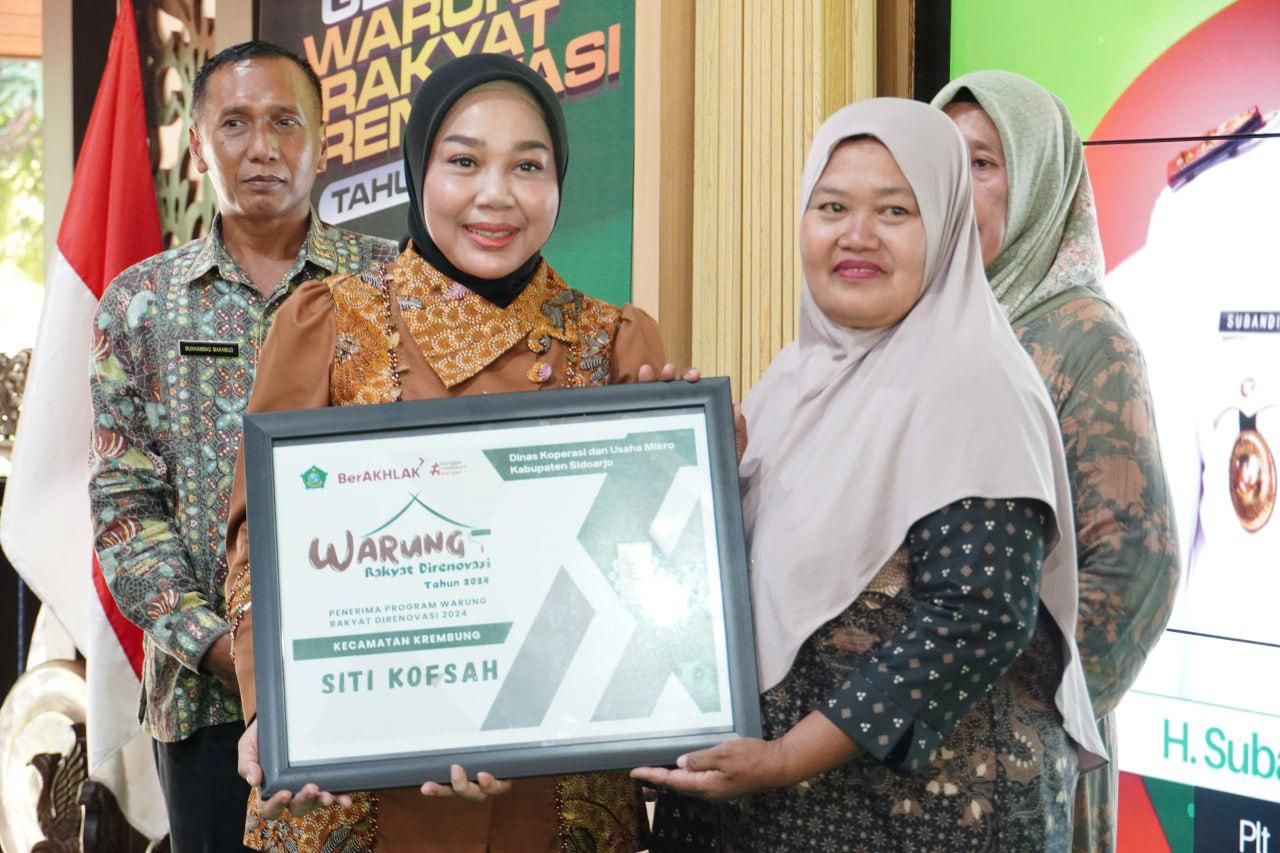 BEDA WARUNG - Program renovasi warung rakyat yang dilakukan Pemkab Sidoarjo terus berlanjut sejak Oktober kemarin, terhitung sudah ada 395 warung di berbagai wilayah yang direnovasi Pemkab Sidoarjo.