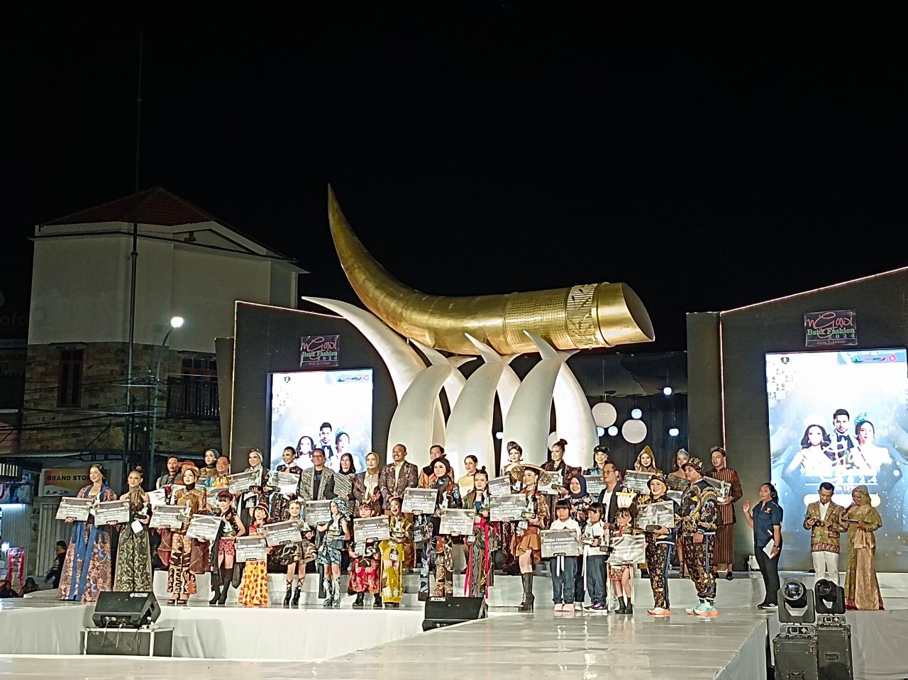 Festival Ngawi Batik Fashion 2024 di Tugu Kartonyono, Sabtu 07/12/2024