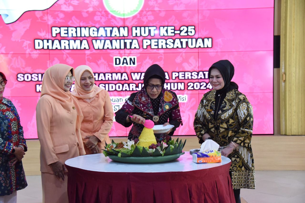 HUT - Resepsi HUT ke 25 Dharma Wanita Persatuan digelar DWP Kabupaten Sidoarjo di Pendopo Delta Wibawa, Kamis (12/12/2024).