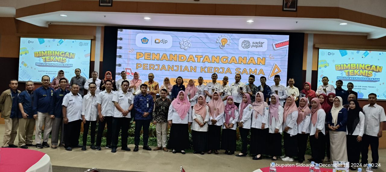 KERJASAMA - Kanwil DJP Jatim II menandatangani perjanjian kerja sama inklusi perpajakan dengan 8 SMA dan 7 SMK di wilayah Sidoarjo di Aula Mojopahit Kanwil DJP Jatim II di JL Raya Juanda, Sidoarjo, Rabu (18/12/2024).