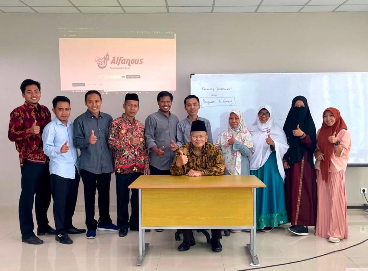 DOKTOR - Mahasiswa doktoral PAI UIN Sunan Ampel Surabaya Angkatan Tahun 2021 mendobrak mitos sejarah, dalam Program Doktor PAI dengan 9 dari 10 mahasiswa berhasil meraih gelar doktor pada tahun ketiga antara Januari- sampai Desember 2024 kemarin.