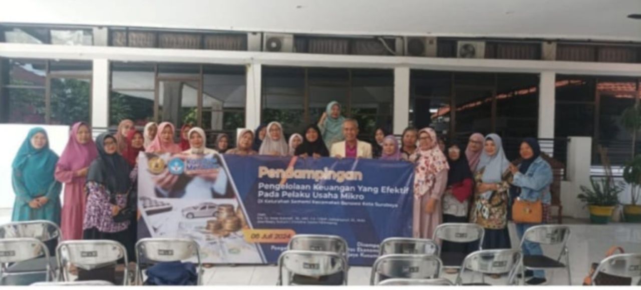 ABDIMAS - Tim Abdimas Fakultas Ekonomi dan Bisnis (FEB) Universitas Wijaya Kusuma Surabaya (UWKS) soal Pengelolaan Keuangan Perusahaan bagi pelaku Usaha Mikro Kecil dan Menengah (UMKM), khususnya pelaku Usaha Mikro di Kelurahan Sememi, Benowo, Subabaya.